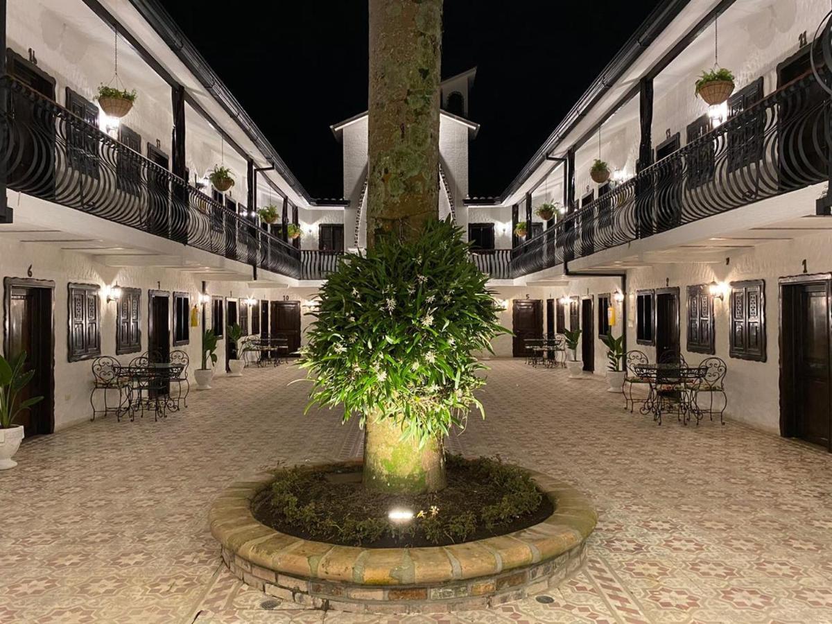 Casa Hotel Las Orquideas ซีร์กาเซีย ภายนอก รูปภาพ