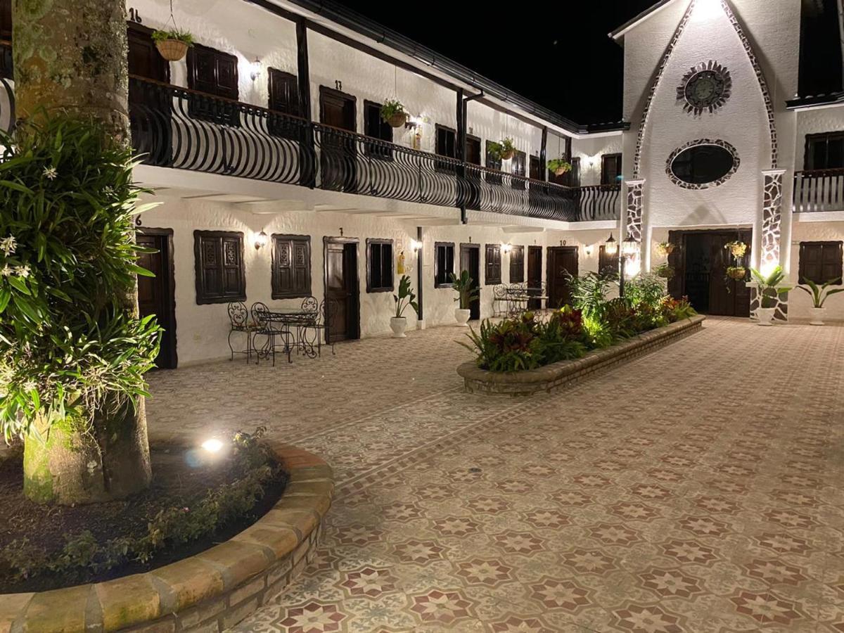 Casa Hotel Las Orquideas ซีร์กาเซีย ภายนอก รูปภาพ
