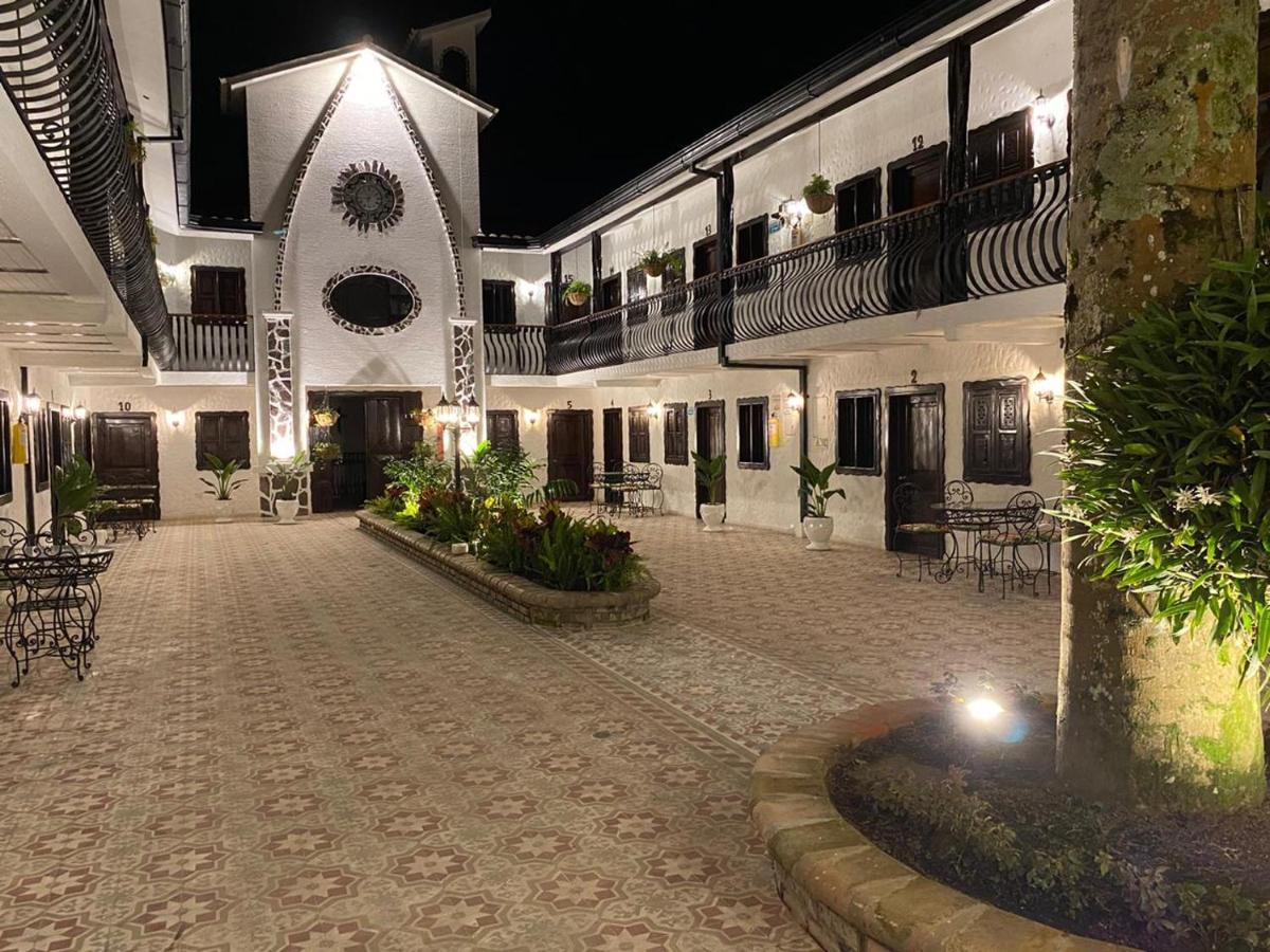 Casa Hotel Las Orquideas ซีร์กาเซีย ภายนอก รูปภาพ