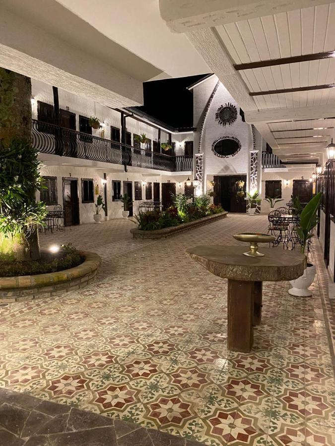 Casa Hotel Las Orquideas ซีร์กาเซีย ภายนอก รูปภาพ