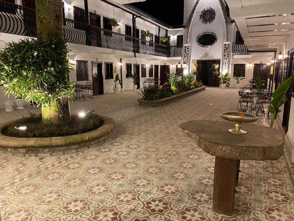 Casa Hotel Las Orquideas ซีร์กาเซีย ภายนอก รูปภาพ