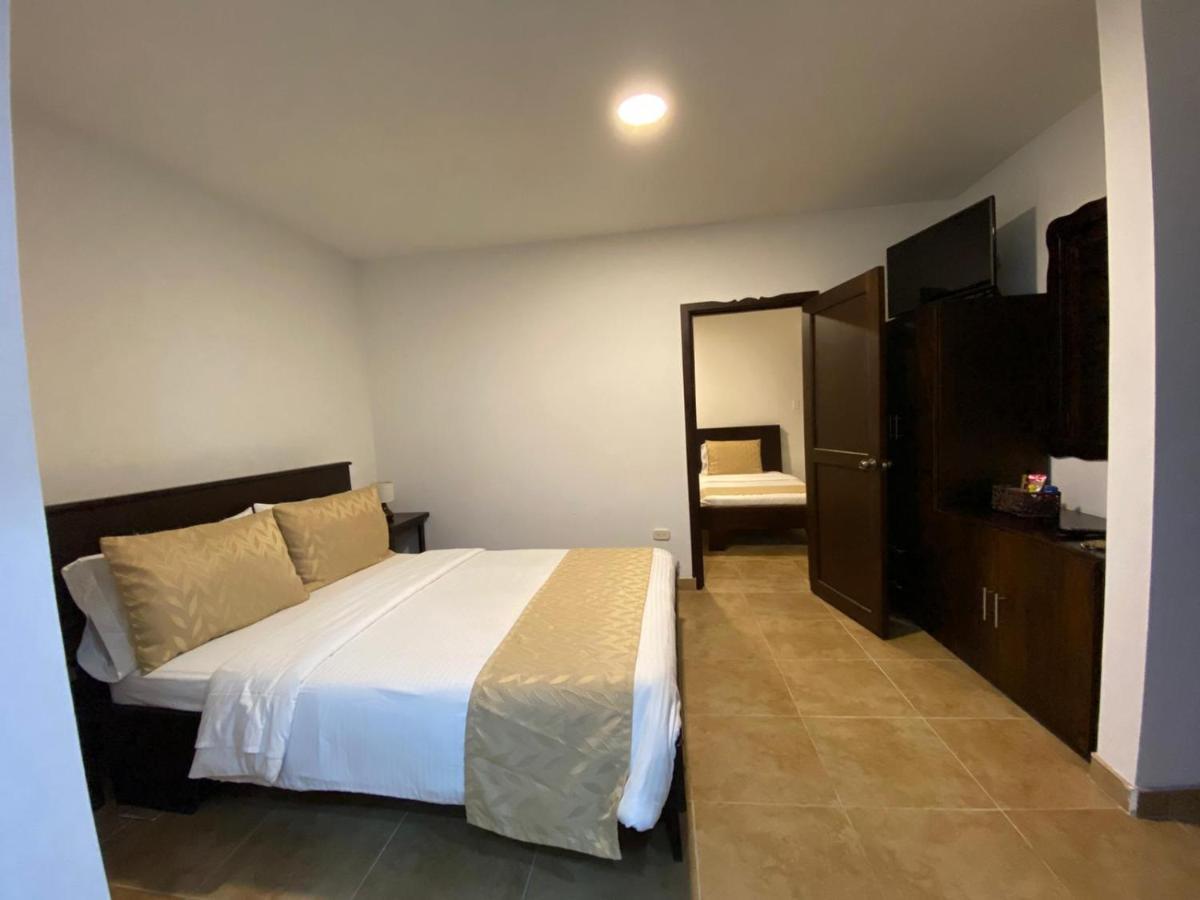 Casa Hotel Las Orquideas ซีร์กาเซีย ภายนอก รูปภาพ