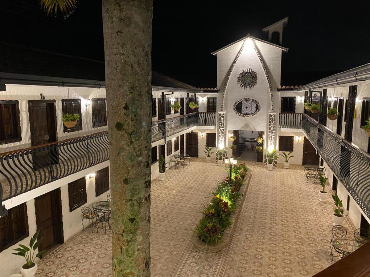 Casa Hotel Las Orquideas ซีร์กาเซีย ภายนอก รูปภาพ