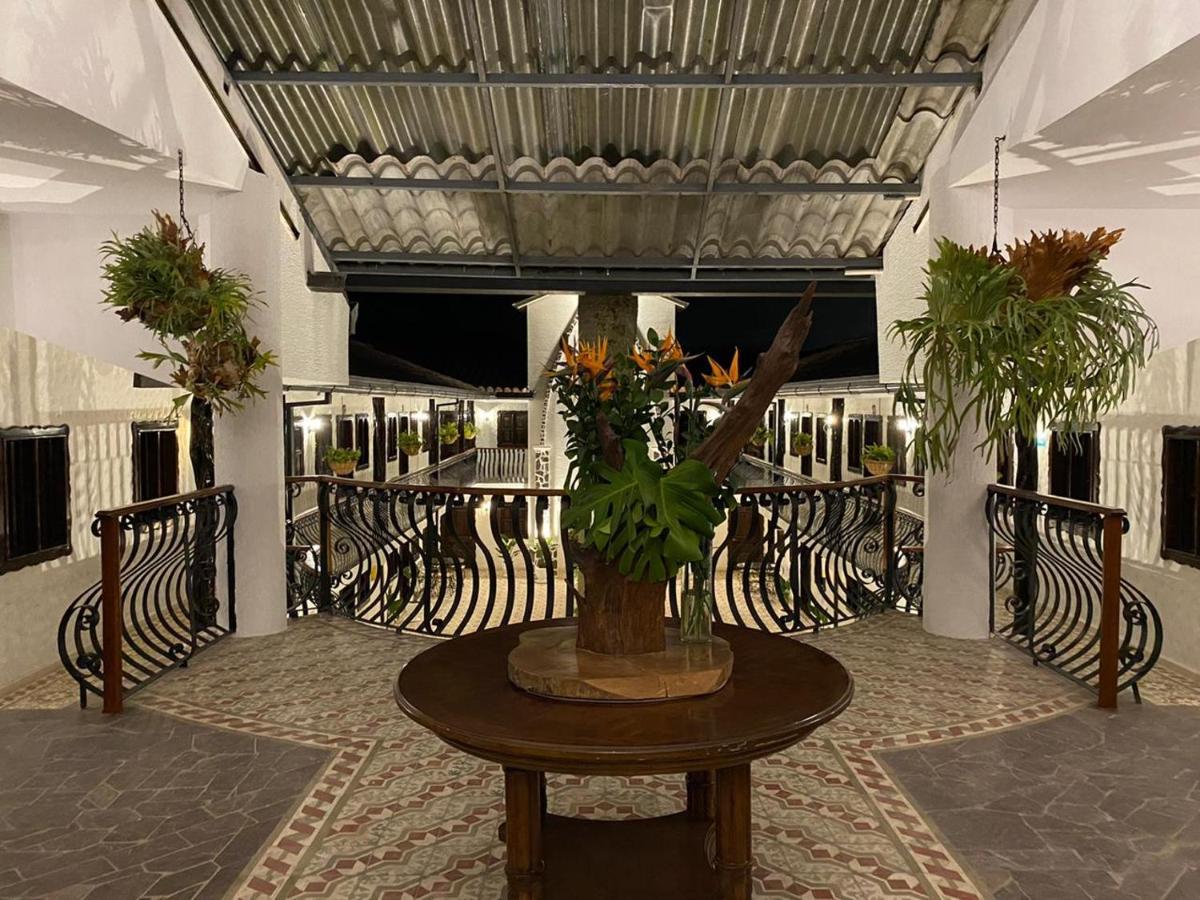 Casa Hotel Las Orquideas ซีร์กาเซีย ภายนอก รูปภาพ