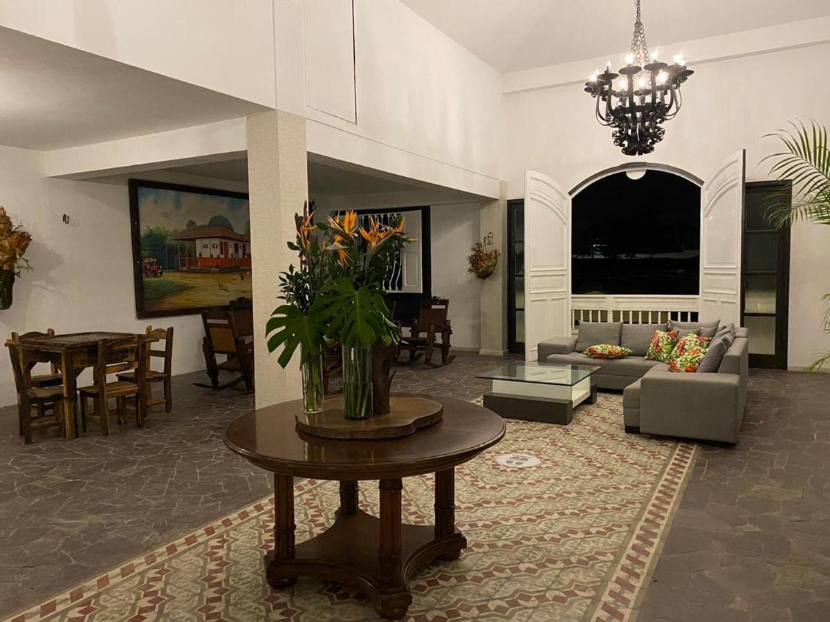 Casa Hotel Las Orquideas ซีร์กาเซีย ภายนอก รูปภาพ