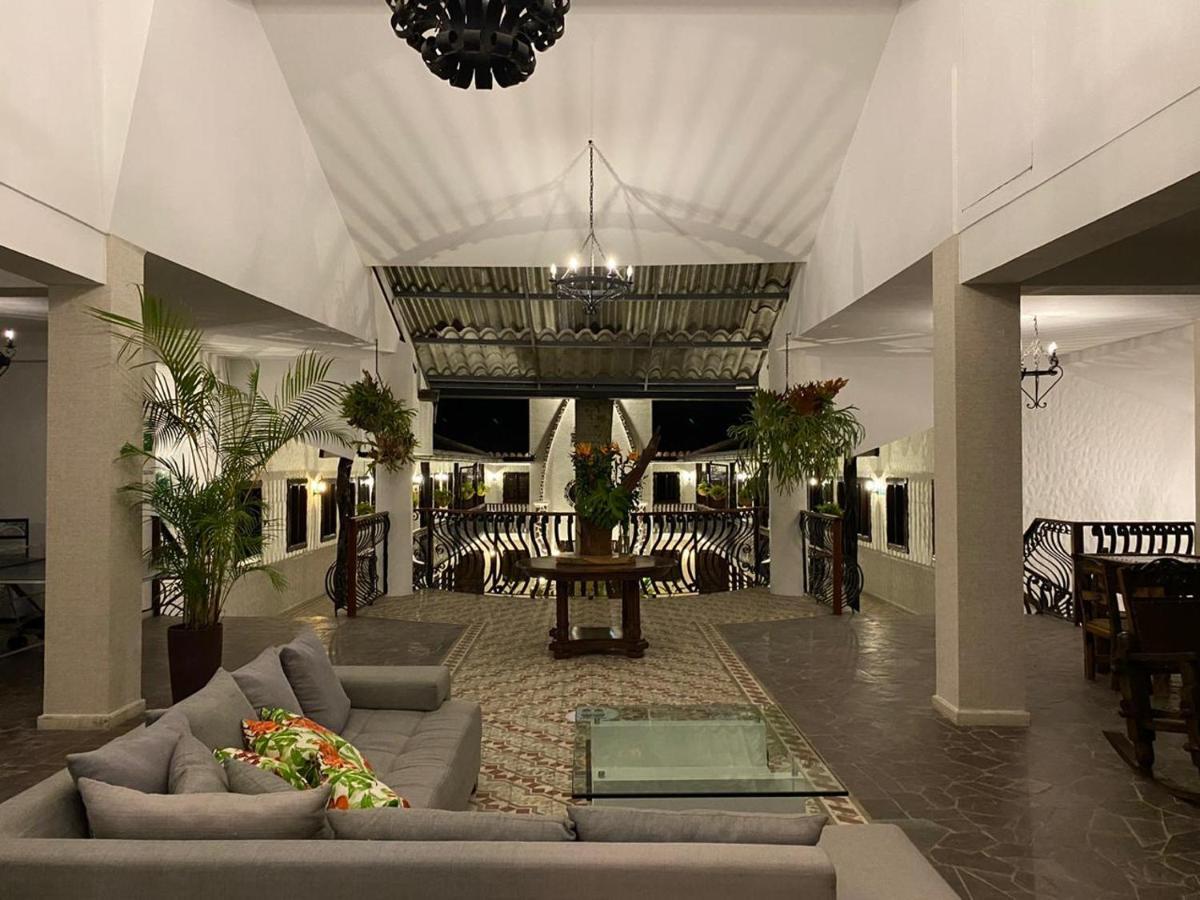 Casa Hotel Las Orquideas ซีร์กาเซีย ภายนอก รูปภาพ