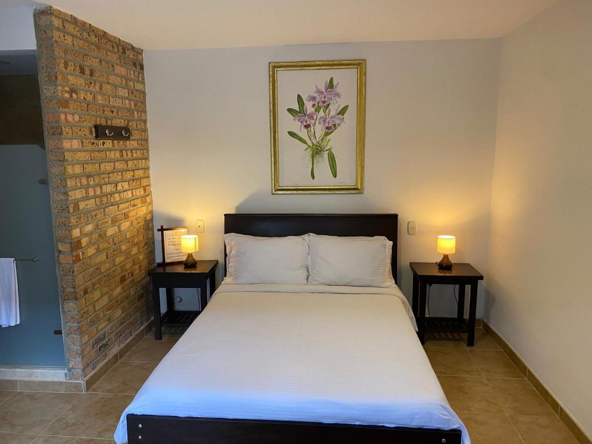 Casa Hotel Las Orquideas ซีร์กาเซีย ภายนอก รูปภาพ