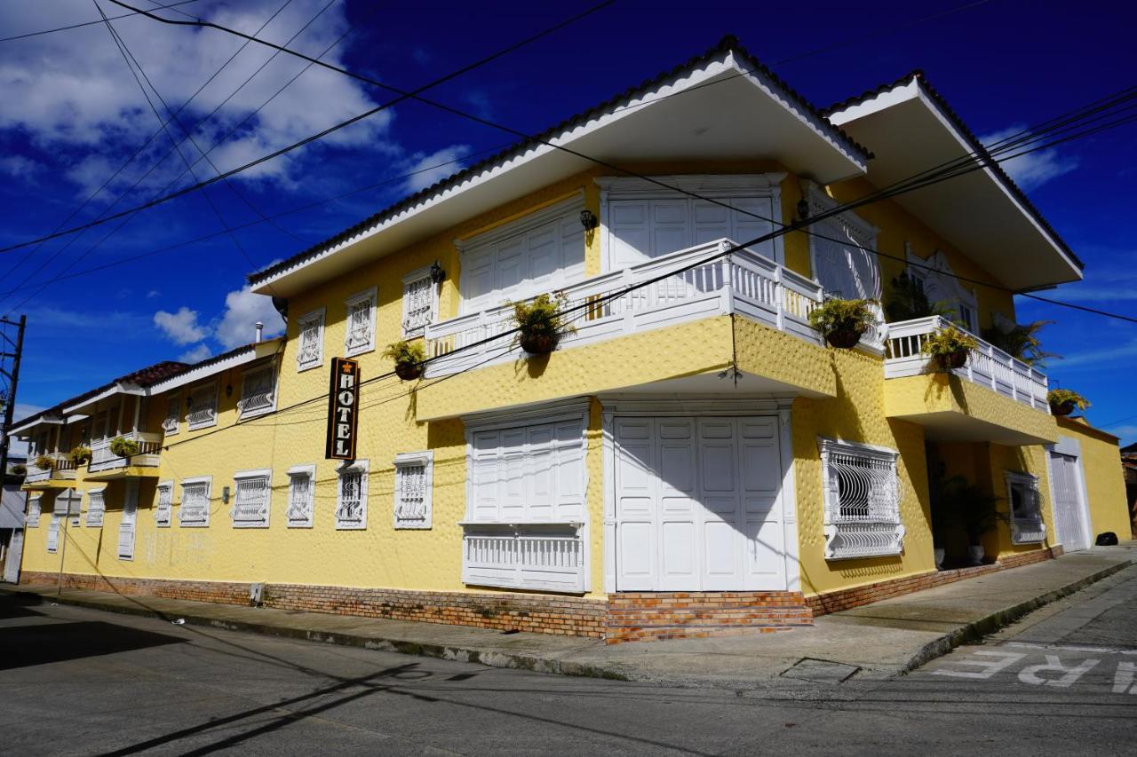 Casa Hotel Las Orquideas ซีร์กาเซีย ภายนอก รูปภาพ