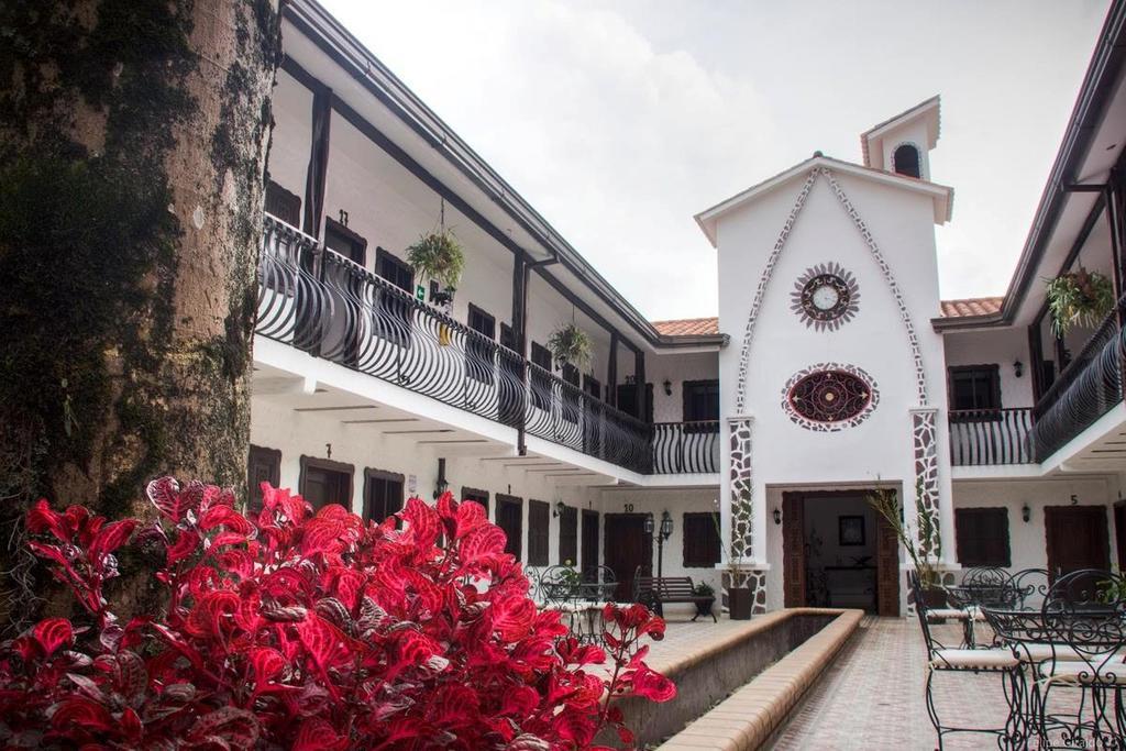 Casa Hotel Las Orquideas ซีร์กาเซีย ภายนอก รูปภาพ